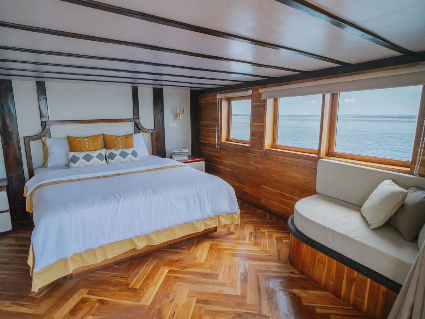 Master Room Bedroom - b