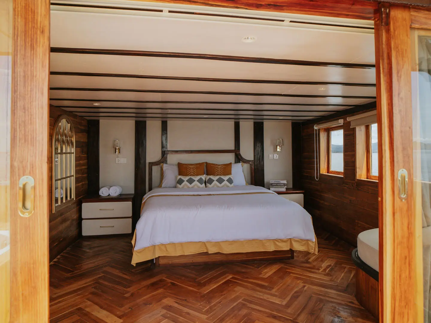 Master Room Bedroom - c