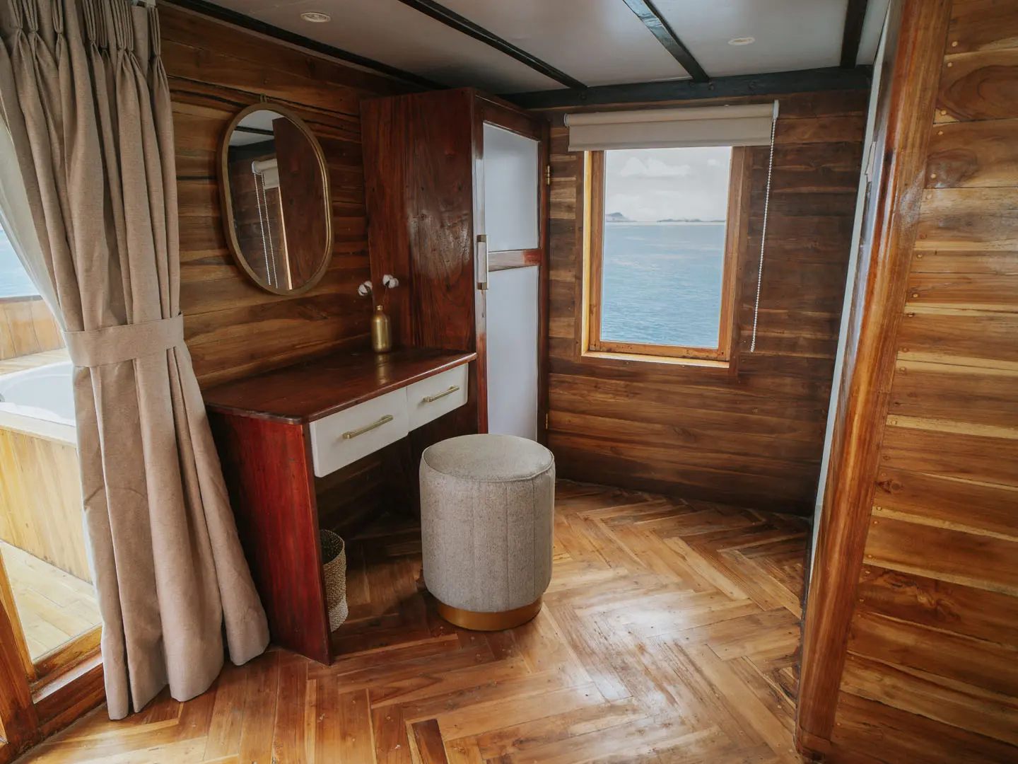 Master Room Bedroom - d