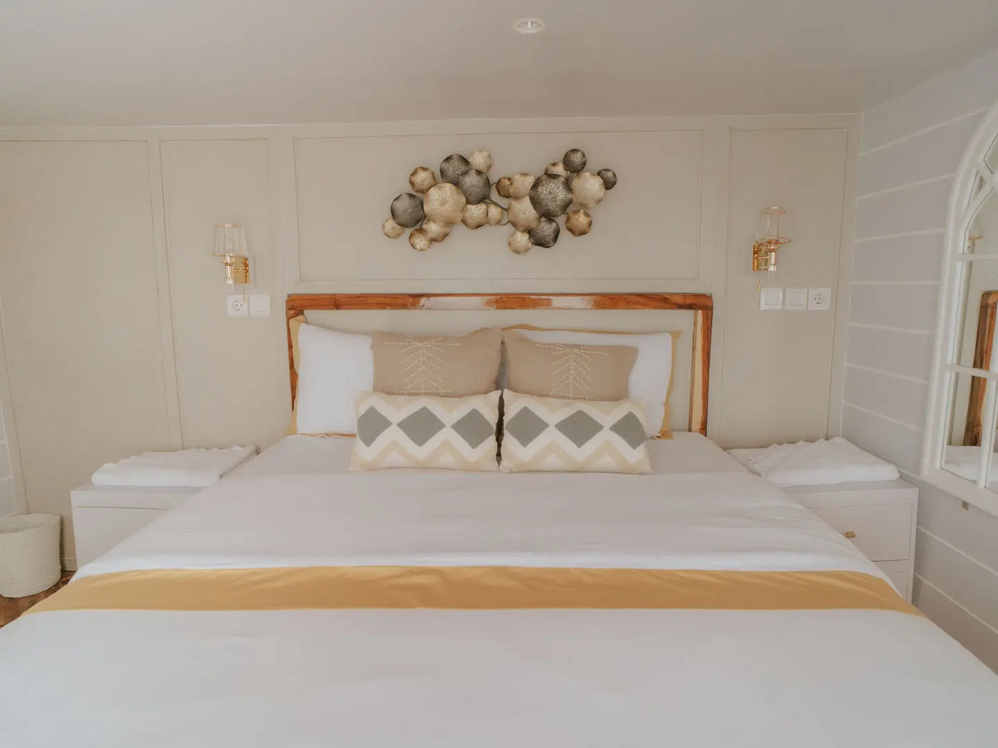 Suite Room Bedroom - c