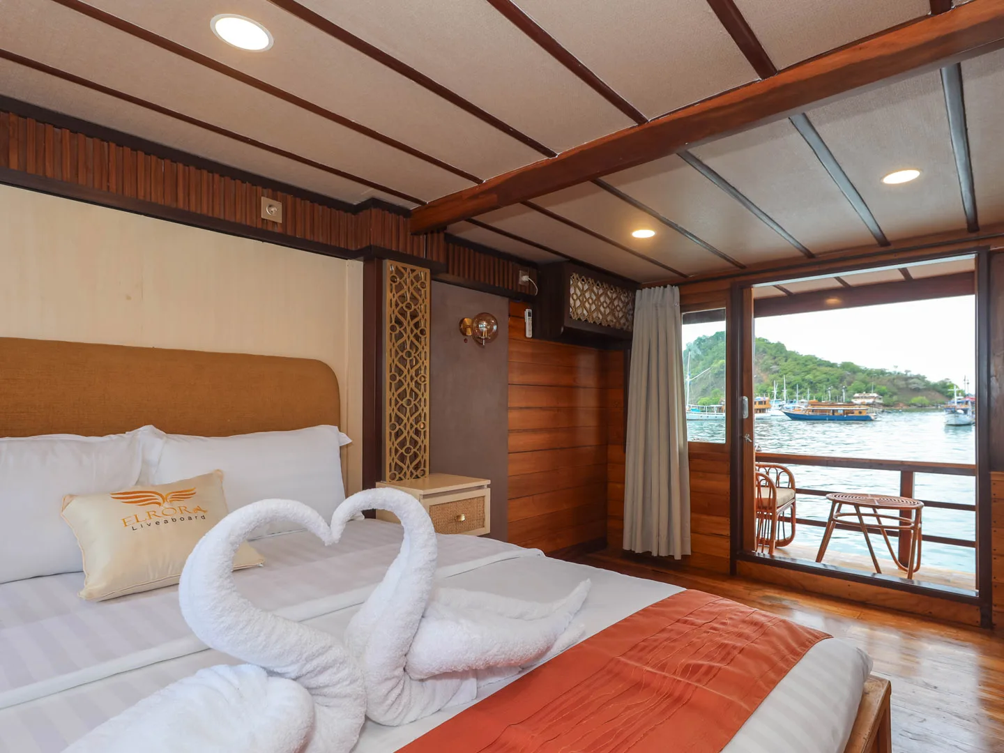 Deluxe Cabin Bedroom - Elrora